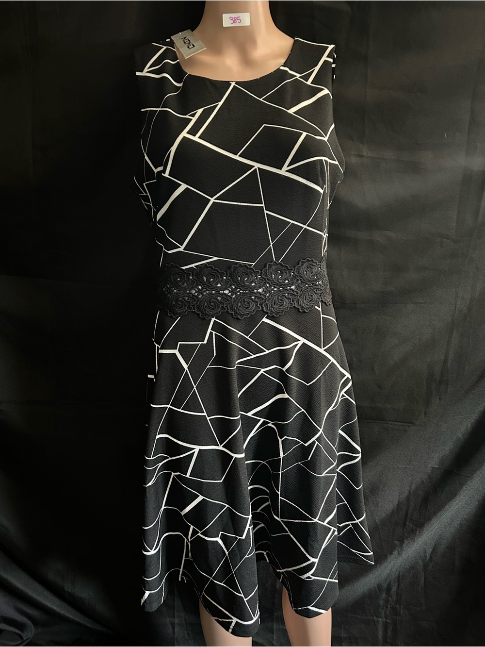 Owin Women’s Black & White Geometric Fit-&-Flare Dress Floral Lace Waist LG NWT